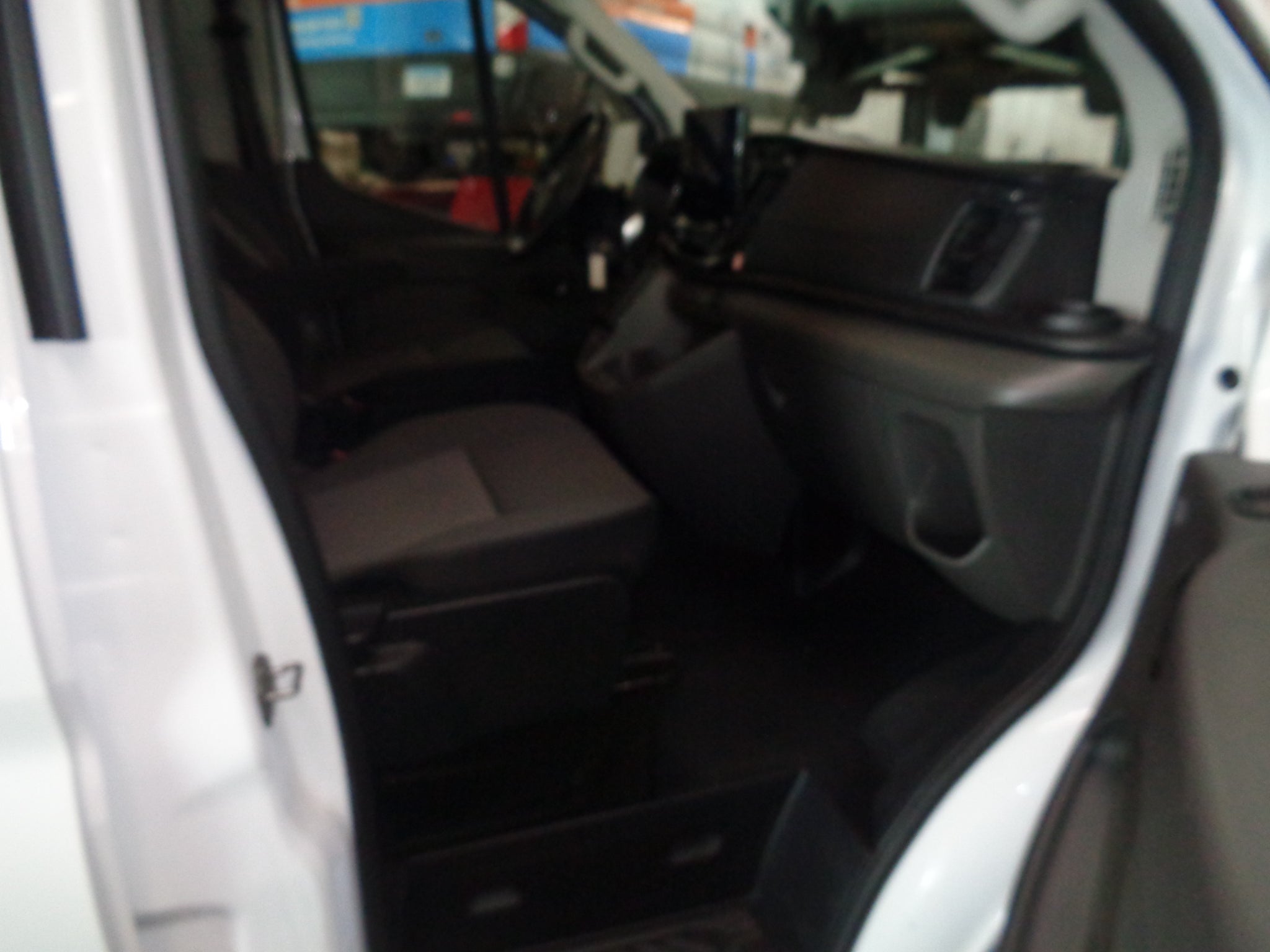 2024 Ford Transit Wagon XLT