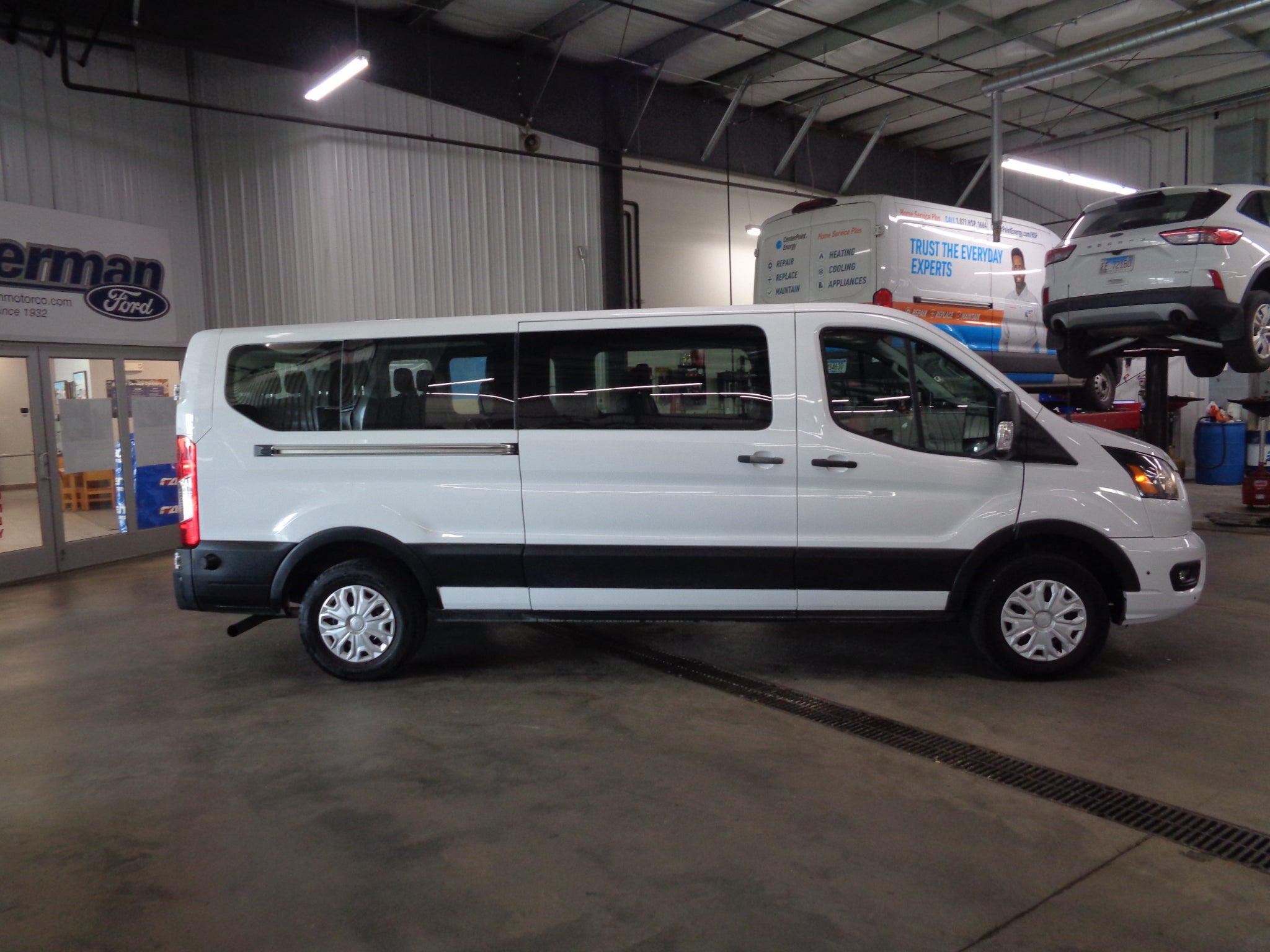 2024 Ford Transit Wagon XLT