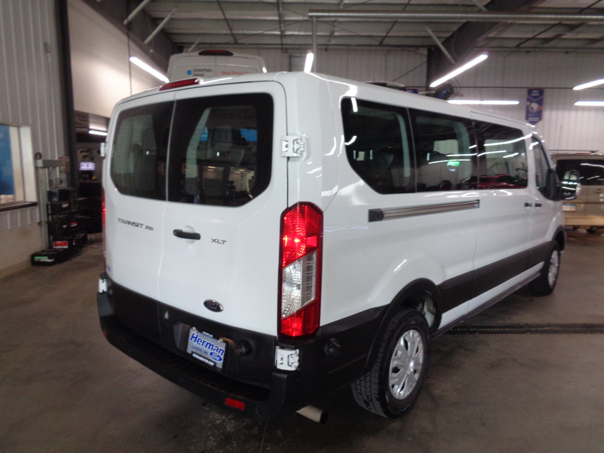 2024 Ford Transit Wagon XLT