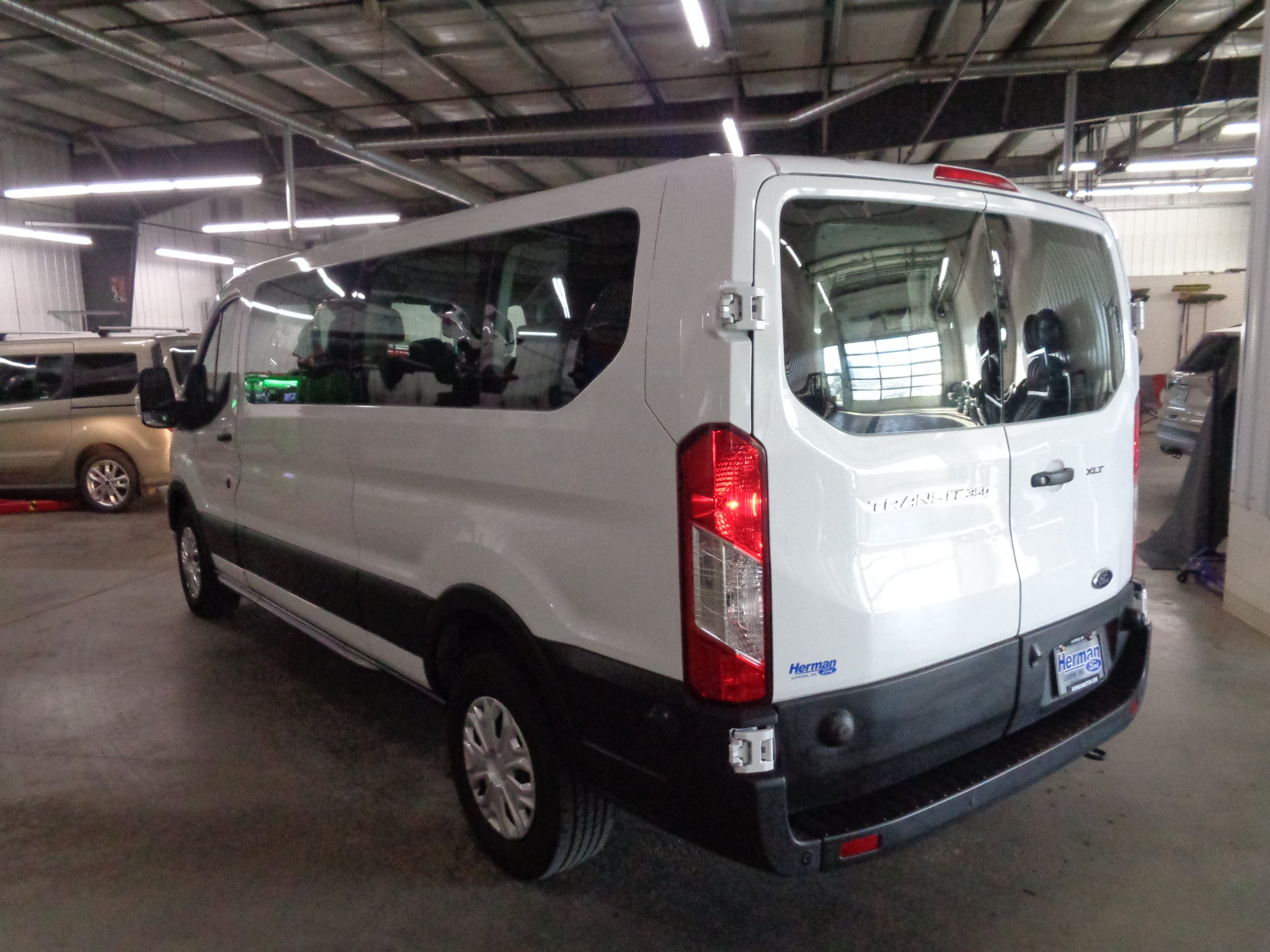 2024 Ford Transit Wagon XLT