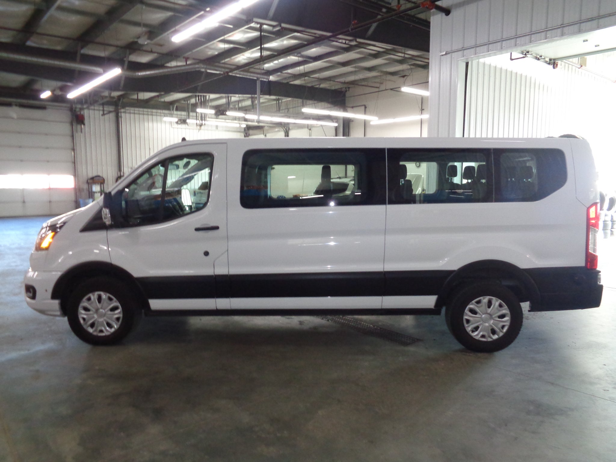 2024 Ford Transit Wagon XLT