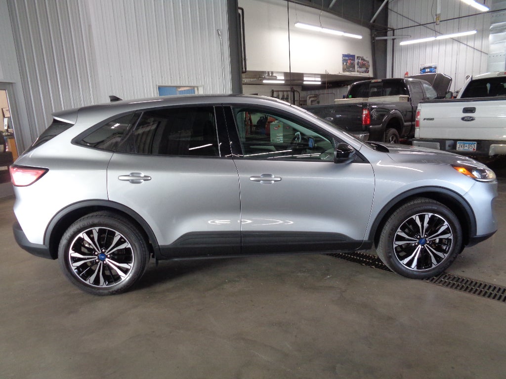 Used 2022 Ford Escape SE with VIN 1FMCU9G68NUB94630 for sale in Luverne, Minnesota