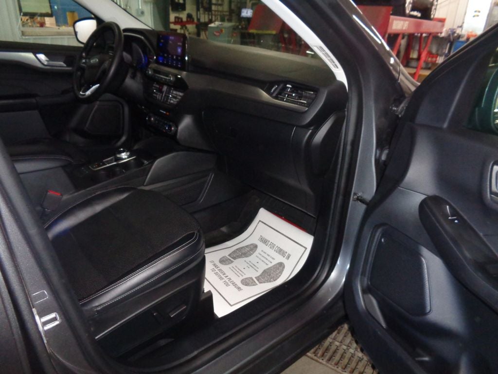 2022 Ford Escape Titanium