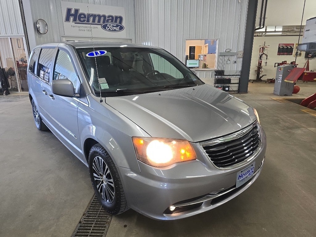 2014 Chrysler Town & Country S