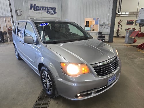 2014 Chrysler Town & Country S