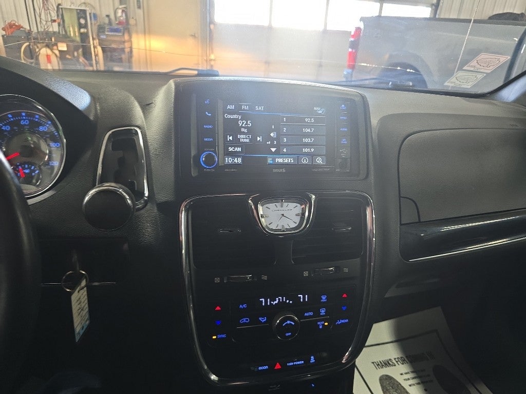 2014 Chrysler Town & Country S