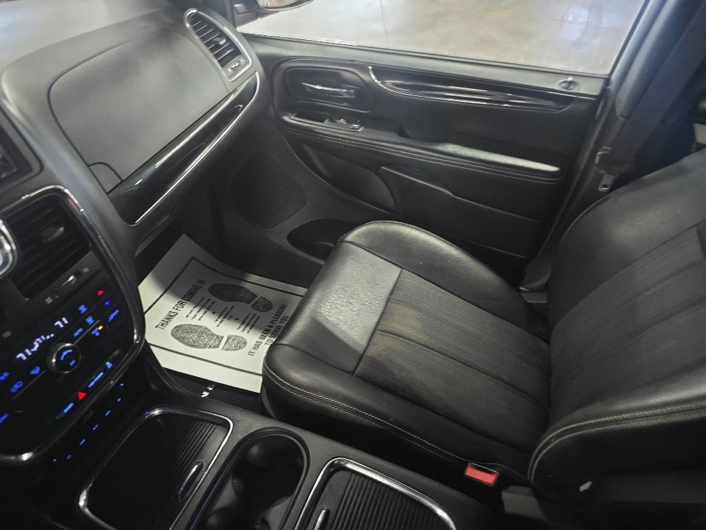 2014 Chrysler Town & Country S