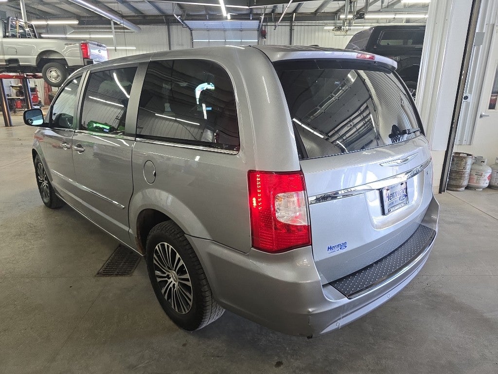 2014 Chrysler Town & Country S