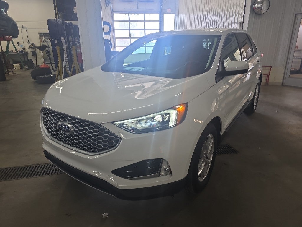 2024 Ford Edge Base